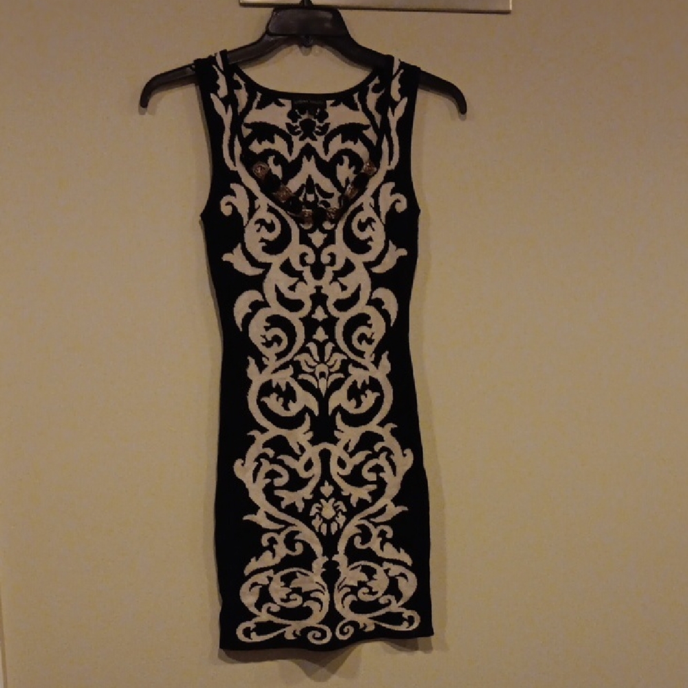 Elegant Patterned Knit Dress